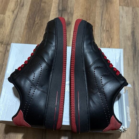 2010 Nike Air Force 1 Perforated Swoosh Red Black Bred